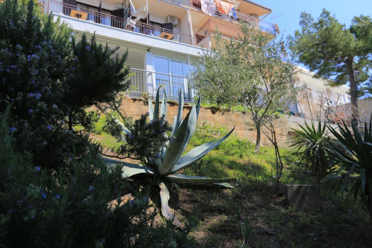 Apartments By The Sea Brela, Makarska - 2718 Buitenkant foto