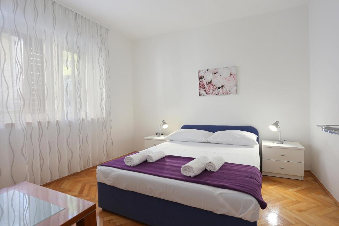 Apartments By The Sea Brela, Makarska - 2718 Buitenkant foto