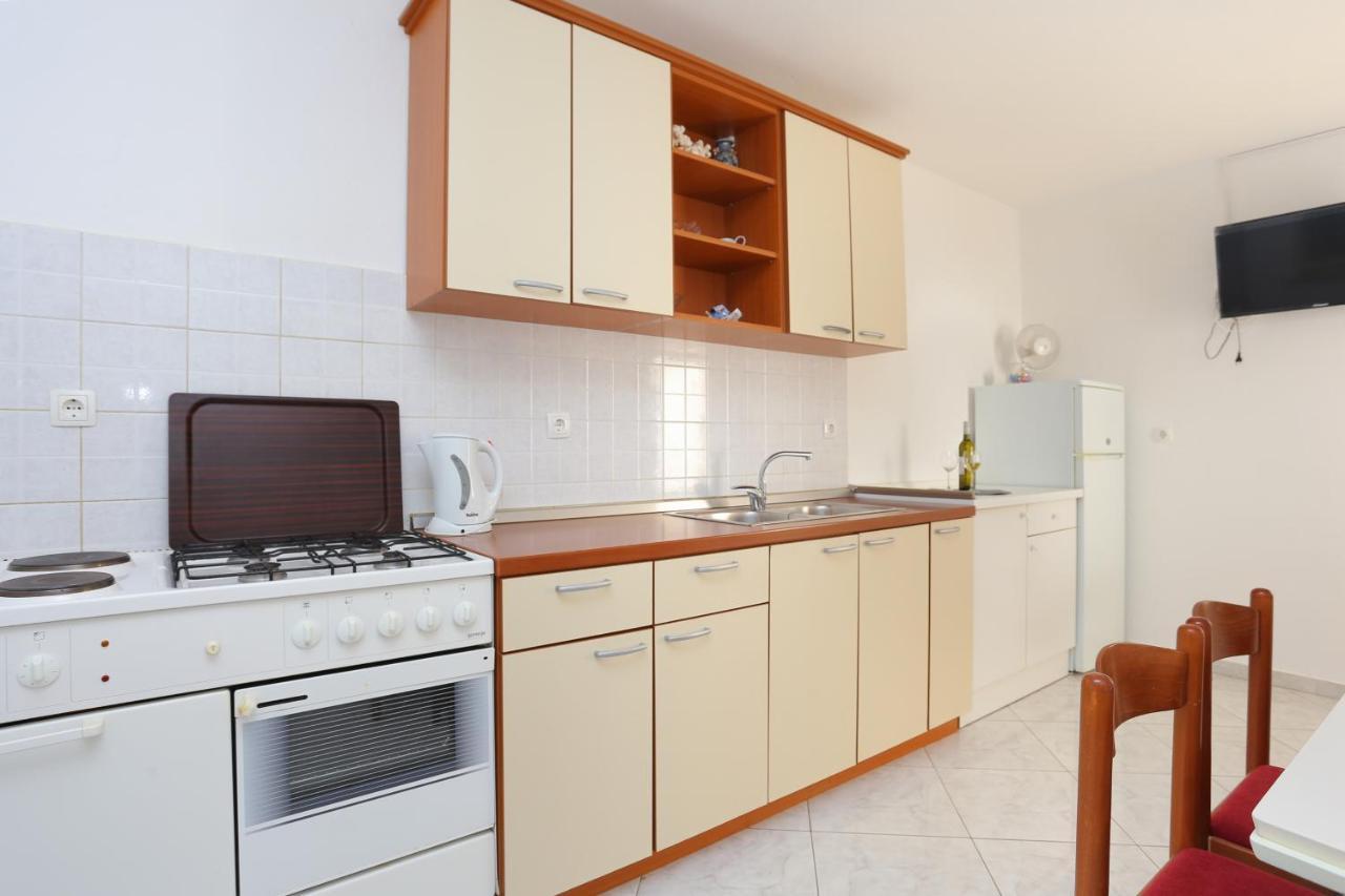 Apartments By The Sea Brela, Makarska - 2718 Buitenkant foto