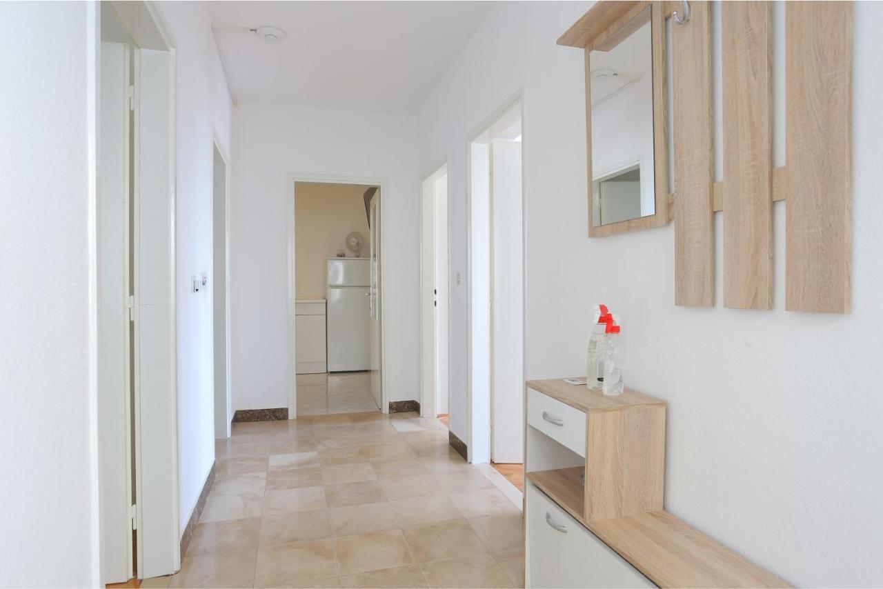 Apartments By The Sea Brela, Makarska - 2718 Buitenkant foto