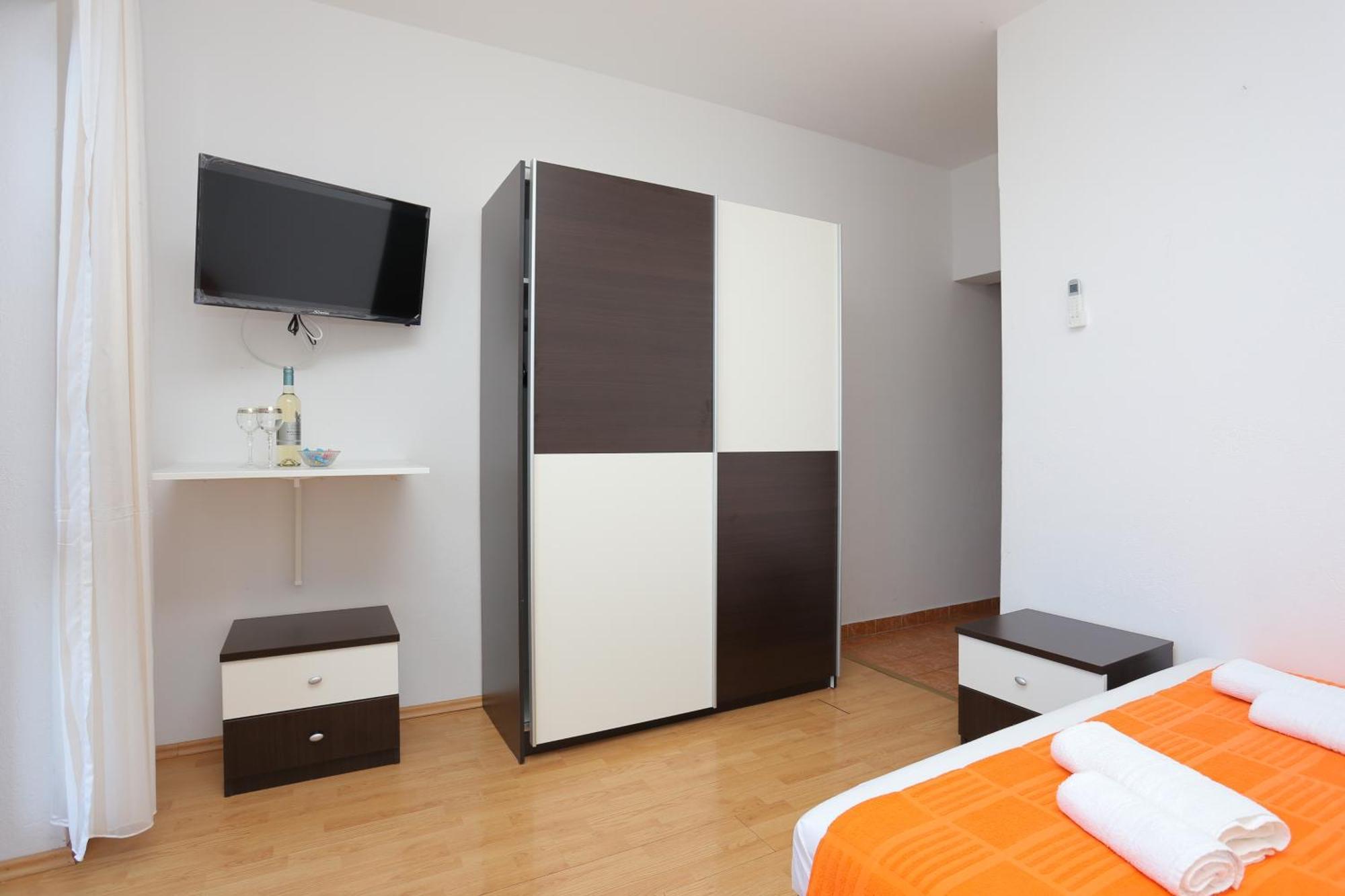 Apartments By The Sea Brela, Makarska - 2718 Kamer foto